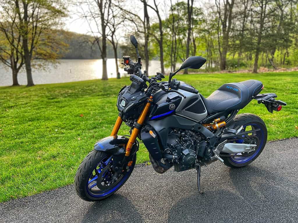 Ninja 400 vs MT-09