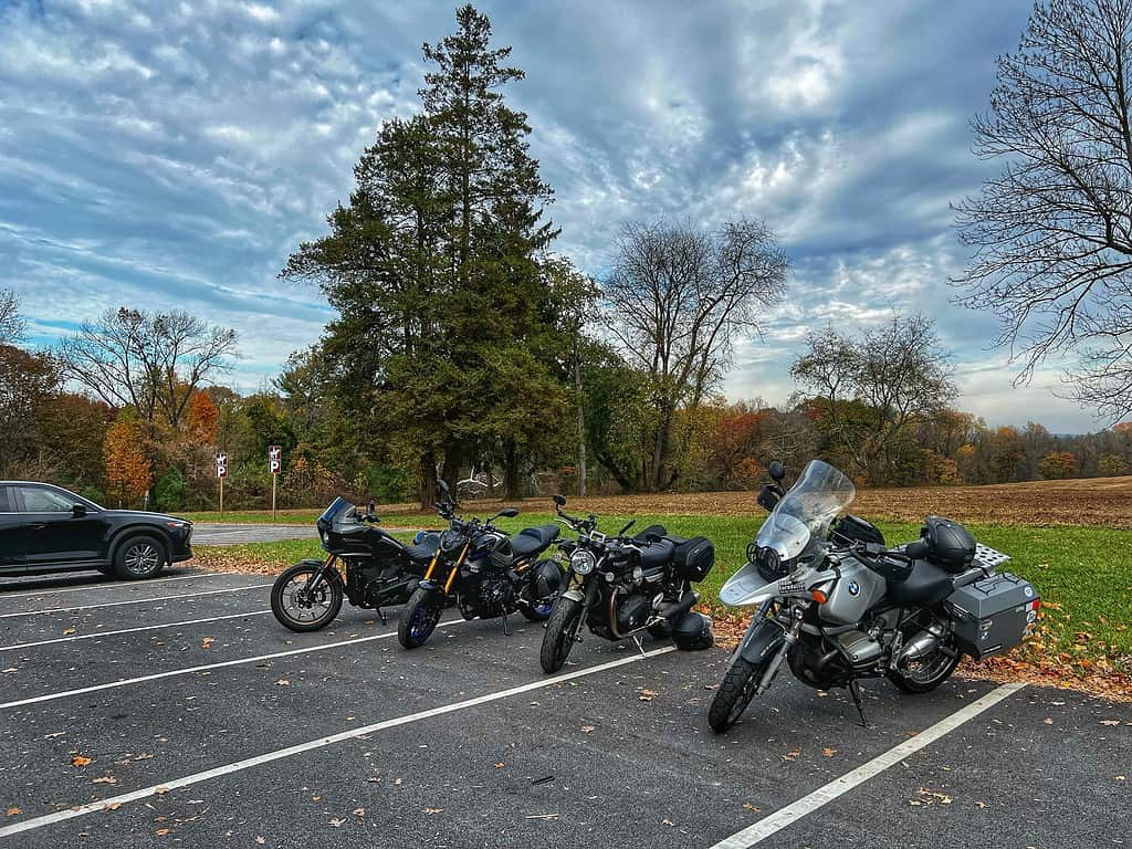 Solo Riding vs Group Riding