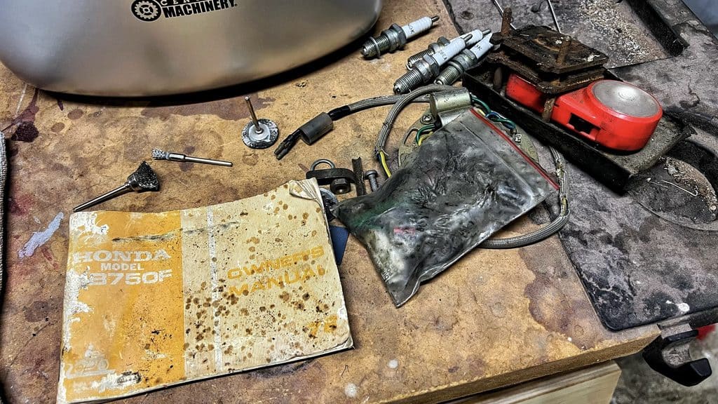 CB750F Trunk Removal - 2