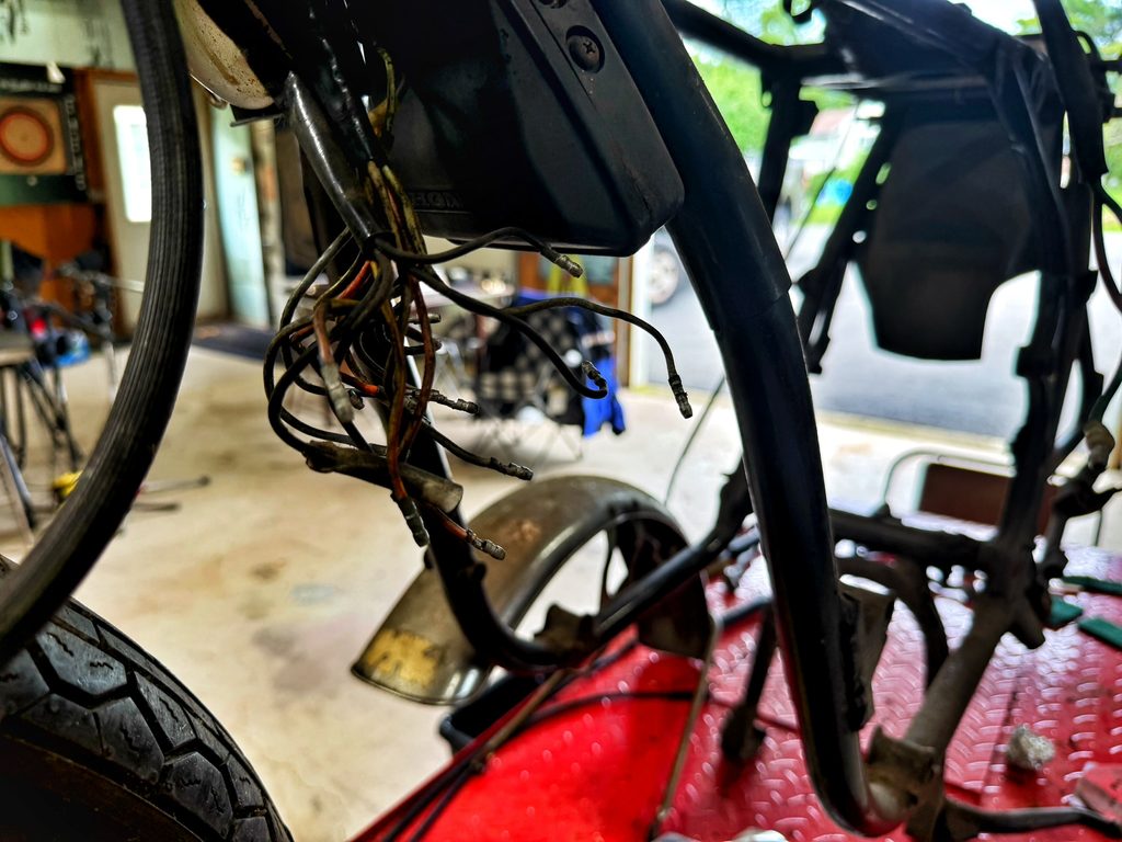 1976 Honda CB750F Front End Removal - Wire Harness